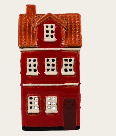 Punainen kolmikerroksinen talolyhty